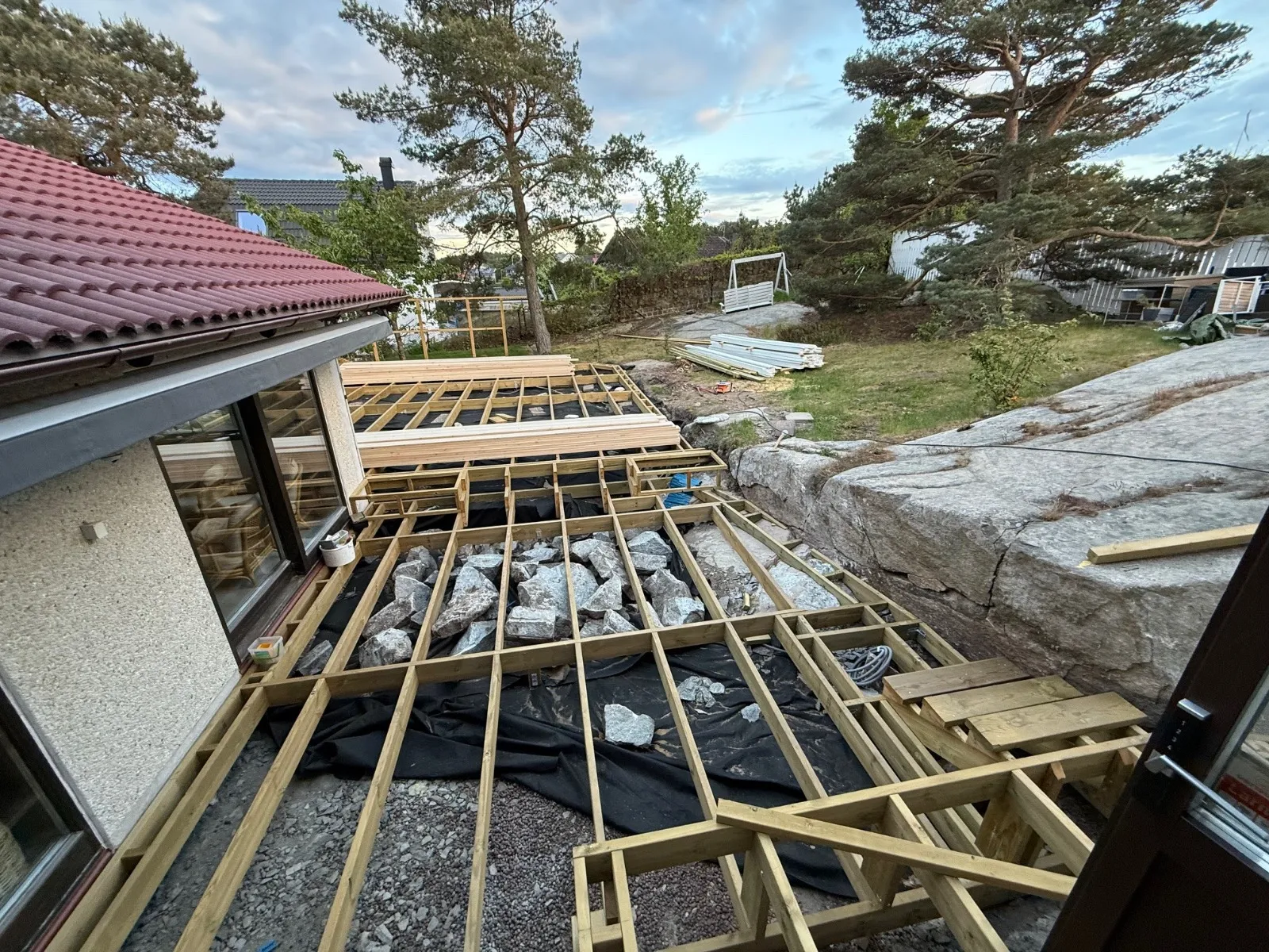 Tillbyggnad av villa i Rävlanda med ny stomme och fasad